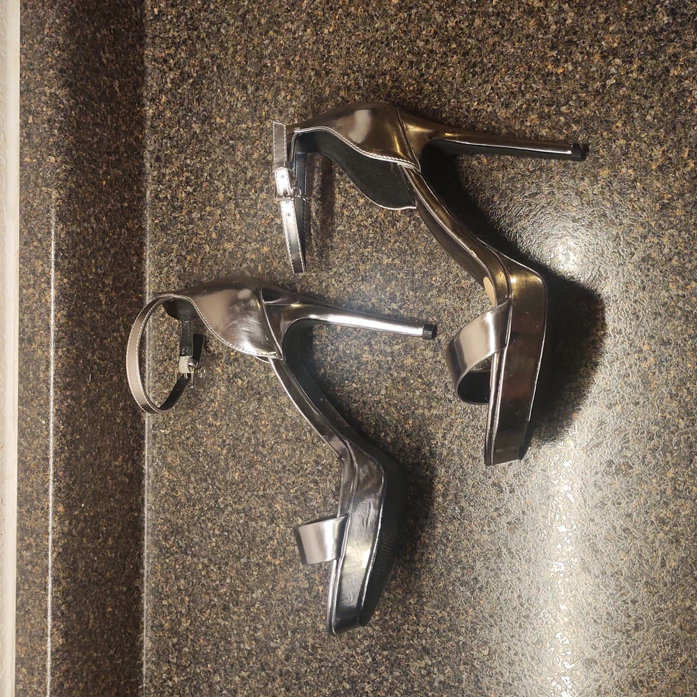Sale!🔥G by Guess Silver Mirror Metallic Stiletto High Heels EUC! - Picture 2 of 13